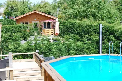 Piscine de l'établissement The Cabin with heated outdoor pool ou située à proximité