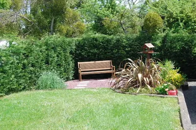 Jardin de l'établissement The Cabin with heated outdoor pool