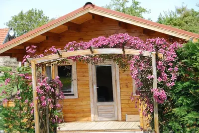 Jardin de l'établissement The Cabin with heated outdoor pool