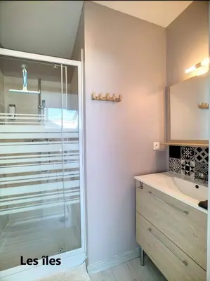 Salle de bains dans l'établissement Beau duplex et studio proche de la mer