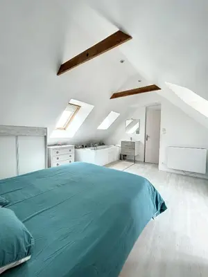 Un ou plusieurs lits dans un hébergement de l'établissement Beau duplex et studio proche de la mer