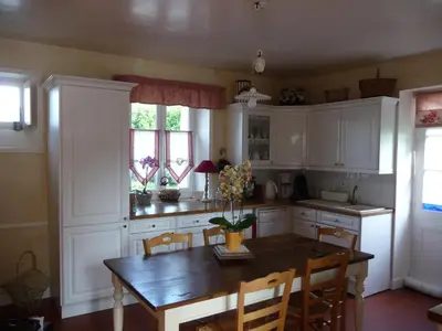 Cuisine ou kitchenette dans l'établissement Chambres d'Hôtes La Gloriette
