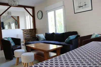 Coin salon dans l'établissement Gîte La Presqu'île