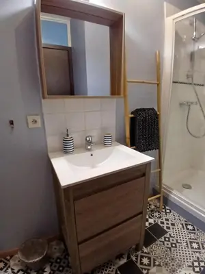 Salle de bains dans l'établissement Aux Couleurs de la Baie