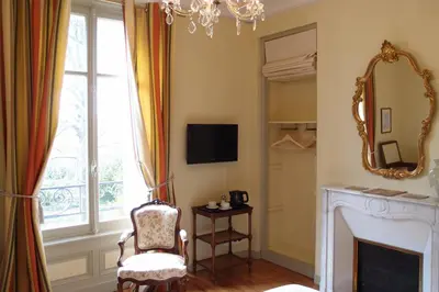 Télévision ou salle de divertissement dans l'établissement Château de Launay