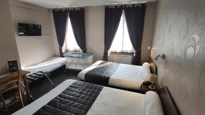 Un ou plusieurs lits dans un hébergement de l'établissement Hotel Angleterre