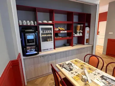 Cuisine ou kitchenette dans l'établissement Hotel Angleterre