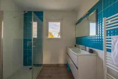 Salle de bains dans l'établissement Les Vignets comfortable holiday home