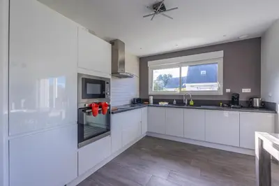 Cuisine ou kitchenette dans l'établissement Les Vignets comfortable holiday home
