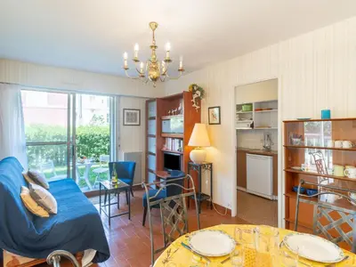 Cuisine ou kitchenette dans l'établissement Apartment Résidence du Port-2 by Interhome
