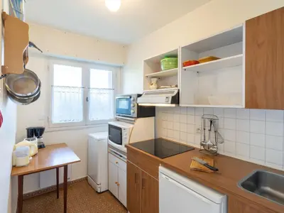 Cuisine ou kitchenette dans l'établissement Apartment Résidence du Port-2 by Interhome