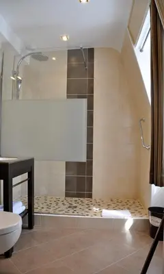 Salle de bains dans l'établissement Hôtel d'Argouges