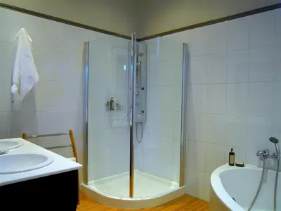 Salle de bains dans l'établissement Le Manoir de La Fieffe