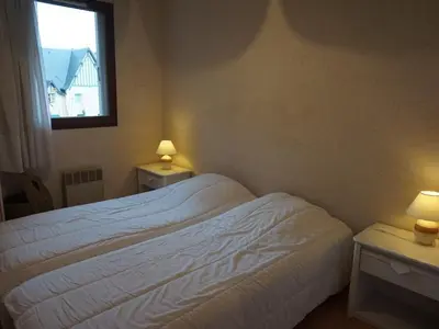 Un ou plusieurs lits dans un hébergement de l'établissement Appartement cosy 4 pers à 300m de la plage de Cabourg avec tout confort - FR-1-465-21