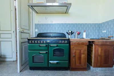 Cuisine ou kitchenette dans l'établissement Château de Cesny-aux-Vignes