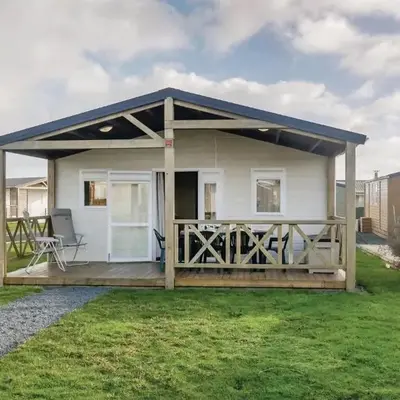 Nice Home In Grandcamp Maisy With Wifi