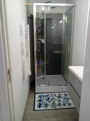 Salle de bains dans l'établissement Chambres d'hôtes les Clématites en Cotentin