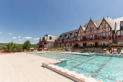 Piscine de l'établissement Pierre & Vacances Premium Residence & Spa Houlgate ou située à proximité