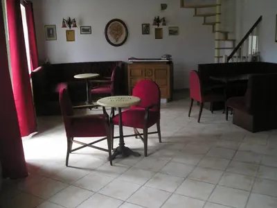 Coin salon dans l'établissement La Forge
