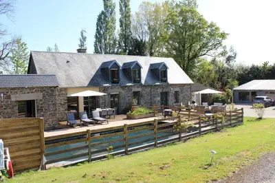 Piscine de l'établissement Le Val Daninière B&B Adult only ou située à proximité