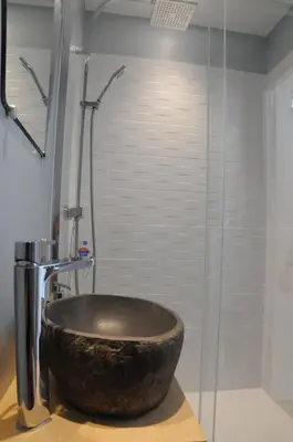 Salle de bains dans l'établissement L'équipage - Hyper centre, charme et calme à deux pas de la mer