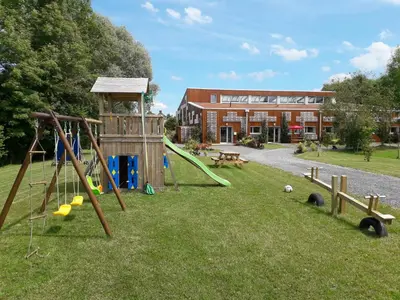 Aire de jeux pour enfants de l'établissement Résidence Beauvoir le Mont-Saint-Michel