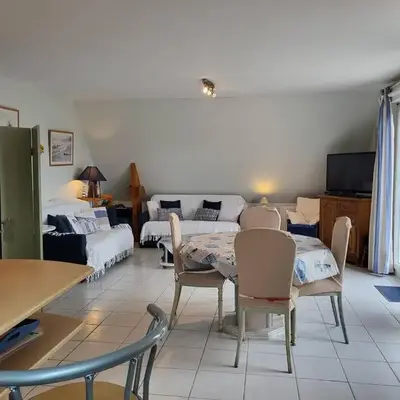 Appartement 2 pièces avec piscine et parking privé