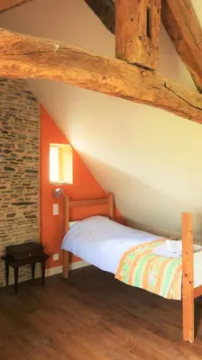 Un ou plusieurs lits dans un hébergement de l'établissement La Vieille Foulonnière : Chambres d'hôtes & Permaculture