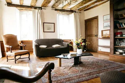 Coin salon dans l'établissement La Vieille Foulonnière : Chambres d'hôtes & Permaculture