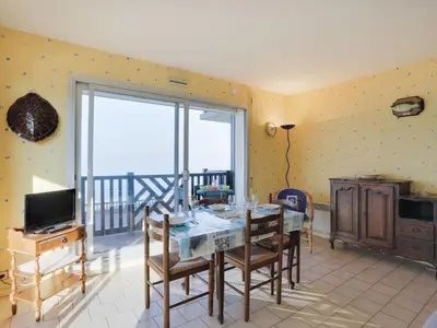 Télévision ou salle de divertissement dans l'établissement Apartment Cabourg Beach by Interhome