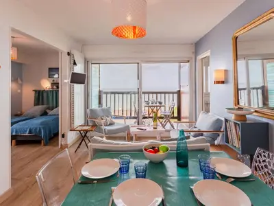 Coin salon dans l'établissement Apartment La Bizontine-9 by Interhome