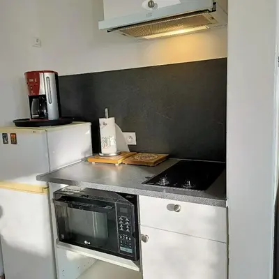 Cuisine ou kitchenette dans l'établissement Studio Calme