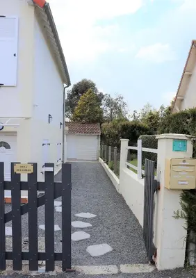 Plan de l'établissement Villa des sables avec 1 studio pour 2 personnes pouvant être complété par une chambre avec sa salle de bain et WC si 4 personnes