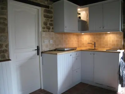 Cuisine ou kitchenette dans l'établissement Holiday Home in Ceaucé near Mont Saint Michel