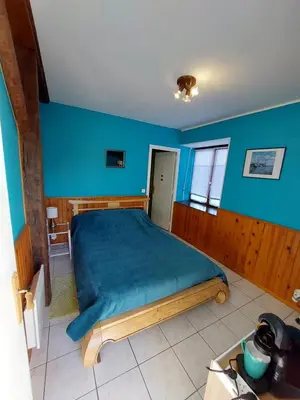 Un ou plusieurs lits dans un hébergement de l'établissement Chambres Les Salles