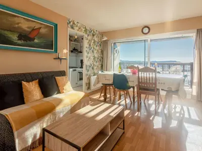 Coin salon dans l'établissement Apartment Cap Cabourg-19 by Interhome