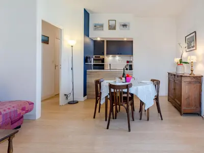 Cuisine ou kitchenette dans l'établissement Apartment Le Manoir du Casino by Interhome