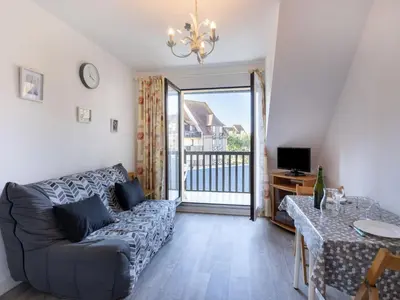 Télévision ou salle de divertissement dans l'établissement Apartment Fleur Marine-16 by Interhome