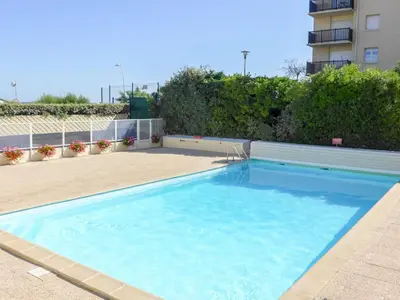 Piscine de l'établissement Apartment Les Normandières-11 by Interhome ou située à proximité