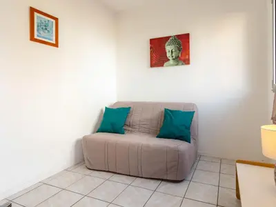 Coin salon dans l'établissement Apartment Les Normandières-11 by Interhome