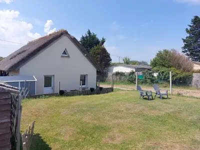 Jardin de l'établissement Accès direct mer. Plage du Débarquement