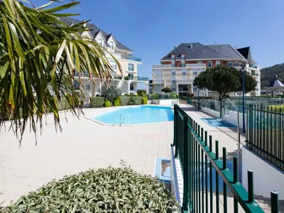 Piscine de l'établissement Apartment La Presqu'île-7 by Interhome ou située à proximité