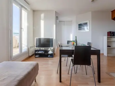 Télévision ou salle de divertissement dans l'établissement Apartment La Presqu'île-7 by Interhome