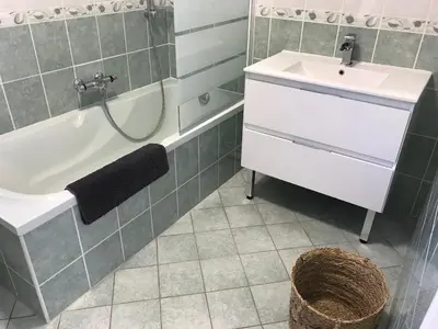 Salle de bains dans l'établissement Meublé 3 étoiles, proche Plages débarquement dans les Marais du Cotentin à Carentan