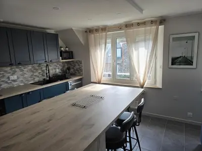 Cuisine ou kitchenette dans l'établissement Port de La Houle - Beau 3 pièces classé 3 étoiles avec garage privé