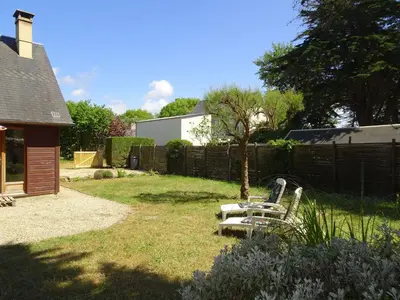 Jardin de l'établissement Wooden House by Beach near Barneville