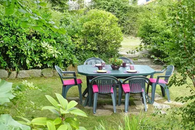 Jardin de l'établissement Holiday Home in Denneville near Sandy Beach