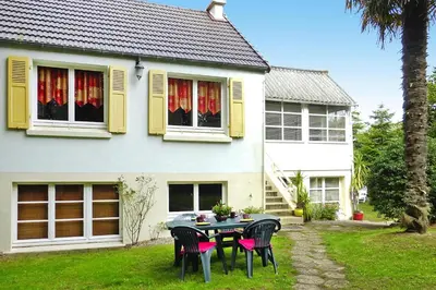 Jardin de l'établissement Holiday Home in Denneville near Sandy Beach