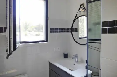 Salle de bains dans l'établissement Holiday Home in Normandy near Sandy Beaches