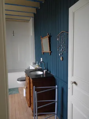 Salle de bains dans l'établissement LE PIGEONNIER UTAH BEACH